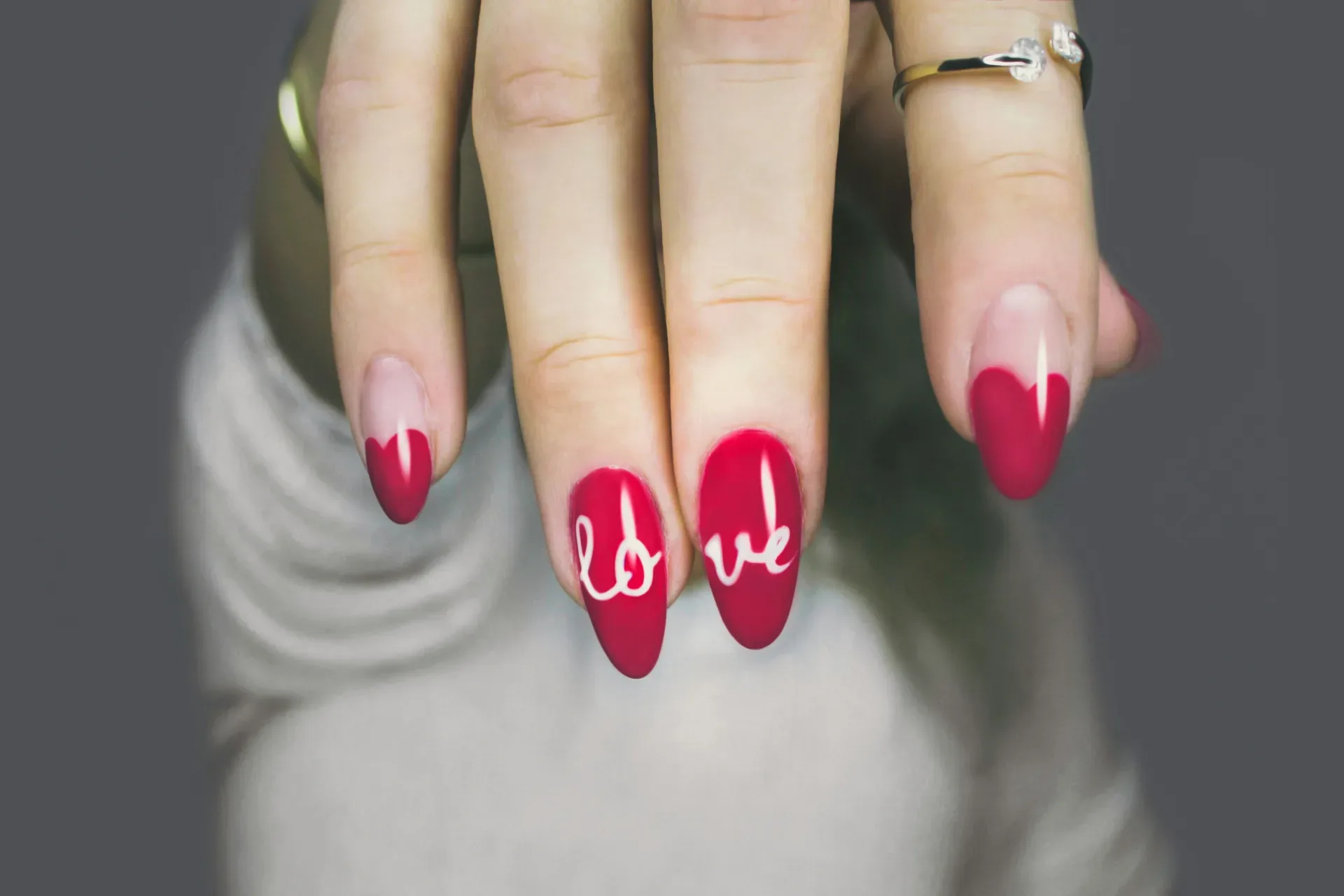 selective focus photography of woman\'s pink manicure